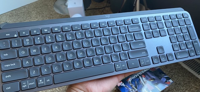 ERvVt2_XsAIPo0w Logitech MX Keys
